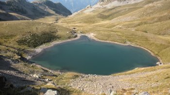 Notre ordissinaute Marcel nous partage ces moments de nature, admirez et profitez... Le Mercantour accueille un immense parc national, et brille particulièrement par ses contrastes spectaculaires. La proximité de la Méditerranée se fait ainsi sentir dans les paysages, mais passé de l'autre côté de la montagne, on retrouve les cimes enneigées des Alpes. 