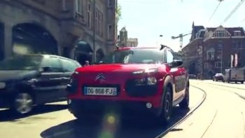 Il y a tant de choses à dire sur ce nouveau Citroën C4 Cactus.... D'abord parce que c'est une nouveauté Française de taille, les chevrons nourrissent des ambitions démesurées à son égard... Elle bouleverse les codes automobiles !