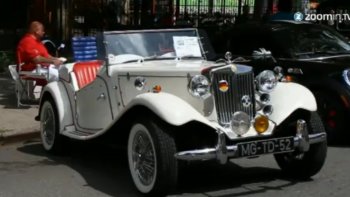 C'est un superbe voyage dans le temps pour les amateurs de jolies voitures qu'Harlem a offert ce dimanche à l'occasion du salon annuel le "Hupper Manhattan auto show".