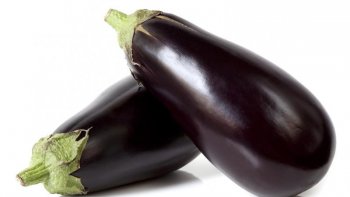 La forme d'aubergine la plus délicieuse. La position la plus délicieuse d'auggage. INGRÉDIENTS : 4 aubergines - 3 litres d'eau - 2 c. à soupe de sel - 3 œufs - 2 c. à café de fécule de maïs - 1 tasse de chapelure - huile de friture. ------ Dans l'univers Minivers, des personnage colorée rencontrent de multiples défi. Pas de panique. Aujourd'hui, des légumes géantes ont poussé dans la maison !