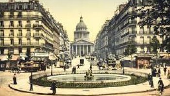 Voyagez dans le temps dans Amazing Paris, l'une des plus belles villes du monde de la Belle Époque (1890-1910) comme vous ne l'avez jamais vue auparavant. La colorisation a été faite uniquement pour l'ambiance et veuillez noter que les couleurs de colorisation ne sont ni réelles ni fausses, ne représente pas de véritables données historiques. Restauré et colorisé grâce à un procédé faisant appel à l'intelligence artificielle, un film composé d'images de la fin des années 1890 et du début des années 1900 nous plonge dans le Paris de la Belle Époque ! Prêts pour un voyage dans le temps ? - Des passants, en tenues élégantes et couvre-chefs sur la tête, des calèches et voitures à chevaux en mouvement sur les pavés de la place de la Concorde ou le long des Champs-Élysées...Grâce à un procédé faisant appel à l'intelligence artificielle. Le son ambiant - ajouté pour plus de réalisme - a été créé par Guy Jones. Cette vidéo cumule aujourd'hui près de 3 millions de vues et on comprend bien pourquoi : le résultat est superbe ! ------ Ensuite c'est Serge Lama qui vous interprète  " LES P 'TITES FEMME DE PIGALLE ", entouré de figurantes. !  Bonne journée à tous !