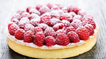 une trés bonne tarte,avec des framboises fraiches très bien ,congelées aussi mais les framboises délicates a ranger en les touchan.