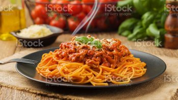 Vous en avez marre des pâtes à rien ? Voici une proposition de recettes de pâtes aussi extraordinaires que faciles à faire. Gratinées à l'extrême, ensevelies de bolognaise, ou même cuites dans un moule à gauffres....vos amis italiens risquent de vous faire la tête !! Mais basta, tout est possible avec la pasta et vous permettront de surprendre tout le monde. !